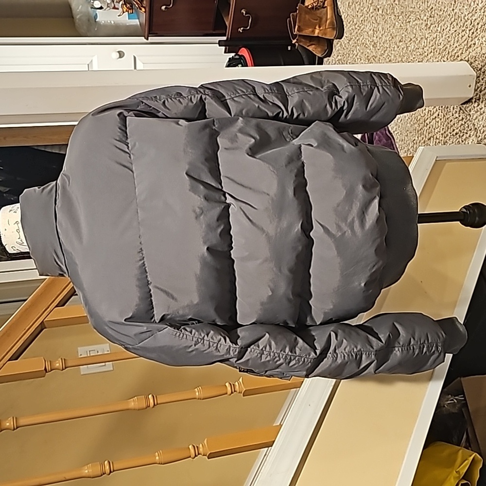 UNISEX gray puffer coat....size XL... LIKE NEW!! ALPHA INDUSTRIES. - Picture 5 of 8